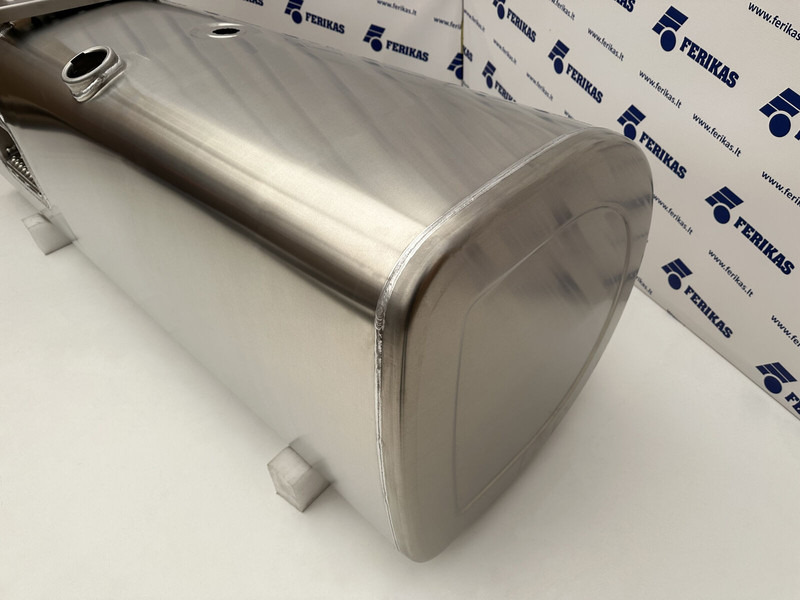 Volvo New aluminum fuel tank 900L - Réservoir de carburant pour Camion: photos 2 Volvo New aluminum fuel tank 900L - Réservoir de carburant pour Camion: photos 2