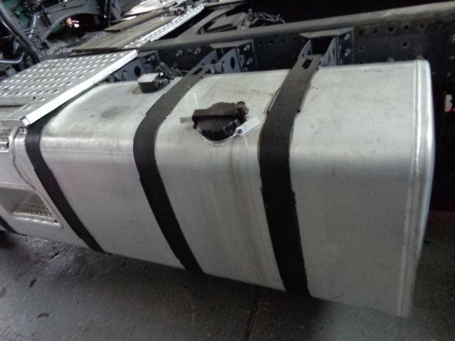 Volvo complete fuel tank with brackets and fuel pump, used or brand ne - Réservoir de carburant pour Camion: photos 1 Volvo complete fuel tank with brackets and fuel pump, used or brand ne - Réservoir de carburant pour Camion: photos 1