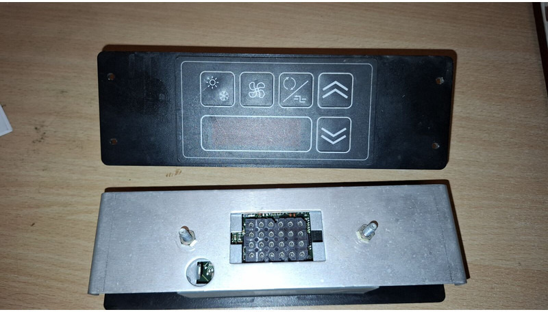 MAN Wabco 037 20/05 . 4461950040 - Bloc de gestion: photos 2 MAN Wabco 037 20/05 . 4461950040 - Bloc de gestion: photos 2