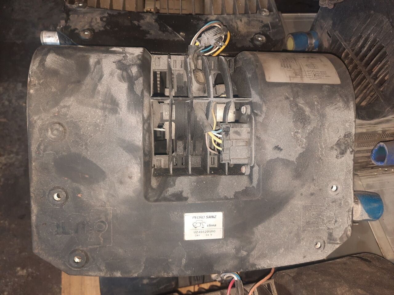 Cabine et intérieur pour Bus Solaris ventilyator   IVECO Cursor 8: photos 17