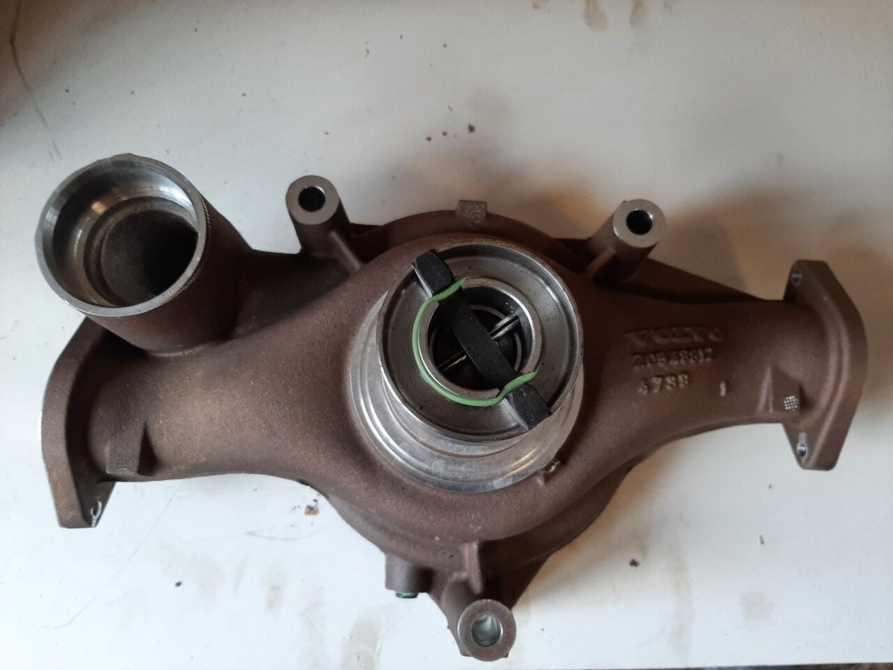 Volvo 20548812 4733 / 20548812 Volvo - Pompe à liquide de refroidissement pour Bus: photos 1 Volvo 20548812 4733 / 20548812 Volvo - Pompe à liquide de refroidissement pour Bus: photos 1