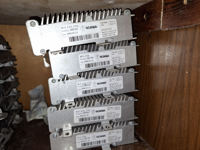 Wabco 1784017. 900226R11. 1759396. 75228-C3B . 176955 - Bloc de gestion: photos 1 Wabco 1784017. 900226R11. 1759396. 75228-C3B . 176955 - Bloc de gestion: photos 1