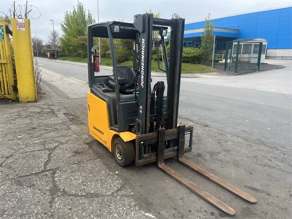 Jungheinrich EFG215 - Chariot élévateur électrique: photos 3 Jungheinrich EFG215 - Chariot élévateur électrique: photos 3