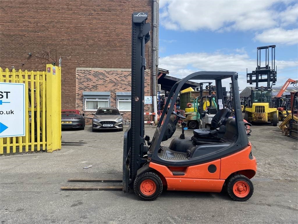 Linde H16T-03 - Chariot élévateur à gaz: photos 1 Linde H16T-03 - Chariot élévateur à gaz: photos 1