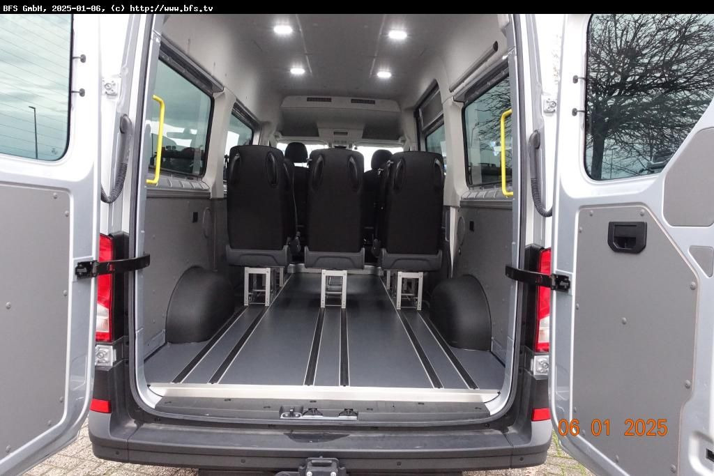 MAN TGE 3.180 4x2 F SB 8 Sitzer, Automatik, Anhängek - Minibus, Transport de personnes: photos 3 MAN TGE 3.180 4x2 F SB 8 Sitzer, Automatik, Anhängek - Minibus, Transport de personnes: photos 3