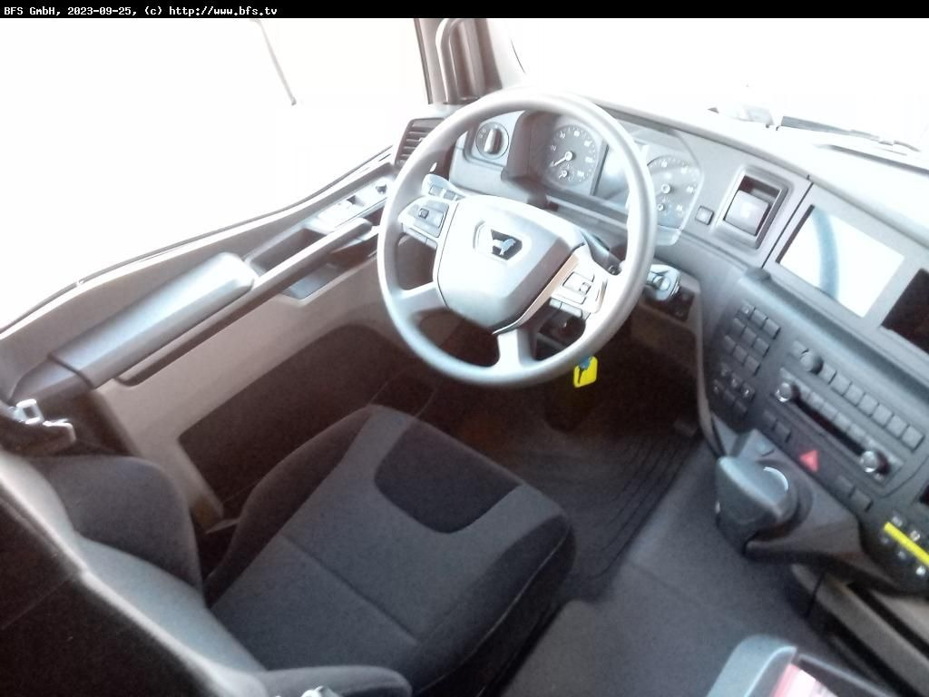 MAN TGS (TG3) 35.430 8x2-6 BL CH Plattform Aufbau mi - Remorqueuse: photos 4 MAN TGS (TG3) 35.430 8x2-6 BL CH Plattform Aufbau mi - Remorqueuse: photos 4