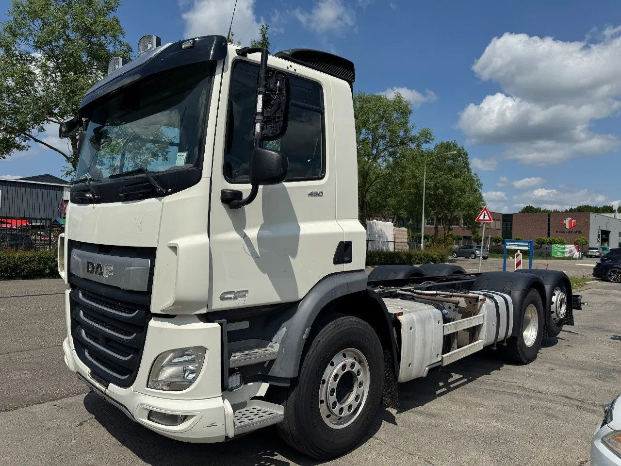 DAF CF 450 6X2 - EURO 6 + LIFT/STEERING AXLE - Châssis cabine: photos 1 DAF CF 450 6X2 - EURO 6 + LIFT/STEERING AXLE - Châssis cabine: photos 1