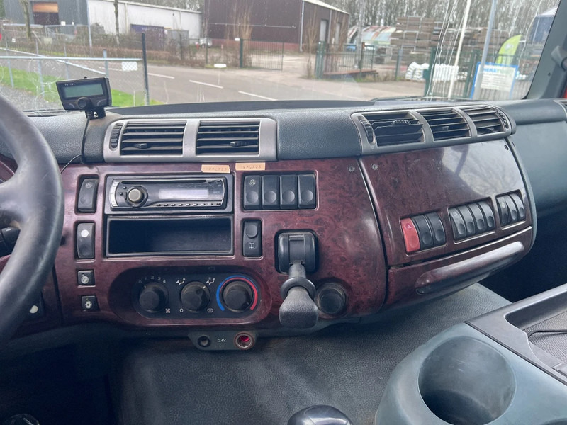 DAF CF 85.380 6X2 + MKG 141 A2 CRANE + 20 TON HOOKLIFT - EURO 3 - MANUAL GEAR - 10 TYRES - crédit-bail DAF CF 85.380 6X2 + MKG 141 A2 CRANE + 20 TON HOOKLIFT - EURO 3 - MANUAL GEAR - 10 TYRES: photos 20 DAF CF 85.380 6X2 + MKG 141 A2 CRANE + 20 TON HOOKLIFT - EURO 3 - MANUAL GEAR - 10 TYRES - crédit-bail DAF CF 85.380 6X2 + MKG 141 A2 CRANE + 20 TON HOOKLIFT - EURO 3 - MANUAL GEAR - 10 TYRES: photos 20