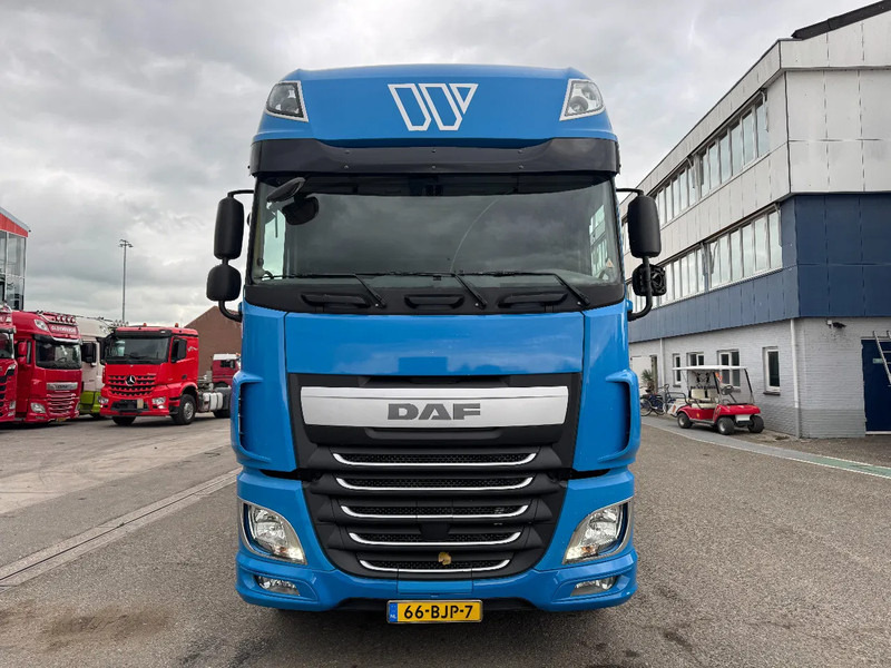 DAF XF 460 6X2 EURO 6 + HERTOGHS HANGER - Camion à rideaux coulissants: photos 2 DAF XF 460 6X2 EURO 6 + HERTOGHS HANGER - Camion à rideaux coulissants: photos 2