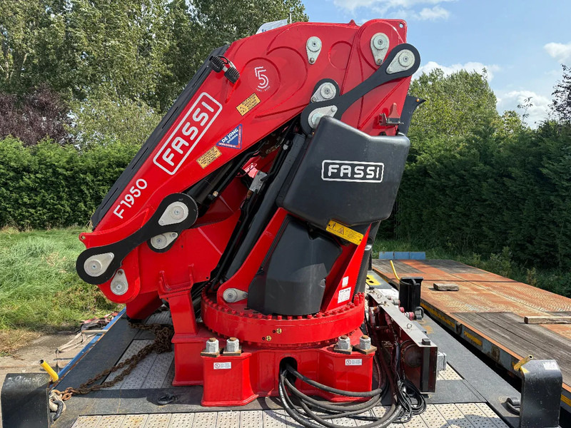 FASSI 8 x HYDR + 3 X MANUEL, REMOTE CONTROLE, WINCH 5630 KG, WITH SEPARATE BOX WITH HYDROVEN POWERPACK 30KW AND OIL TANK. F1950RAF 2. - Flèche: photos 2 FASSI 8 x HYDR + 3 X MANUEL, REMOTE CONTROLE, WINCH 5630 KG, WITH SEPARATE BOX WITH HYDROVEN POWERPACK 30KW AND OIL TANK. F1950RAF 2. - Flèche: photos 2