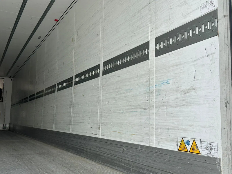 Semi-remorque frigorifique Schmitz Cargobull SCB*S3B THERMO KING SLX300E 3 AXLE: photos 16 Semi-remorque frigorifique Schmitz Cargobull SCB*S3B THERMO KING SLX300E 3 AXLE: photos 16