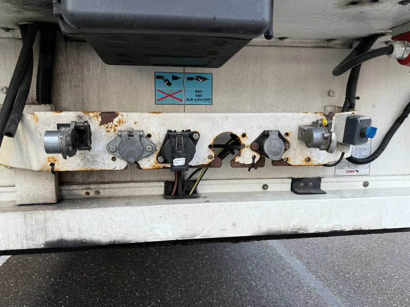 Semi-remorque frigorifique Schmitz Cargobull SKO24 + THERMOKING SLX 300 D&E: photos 11 Semi-remorque frigorifique Schmitz Cargobull SKO24 + THERMOKING SLX 300 D&E: photos 11