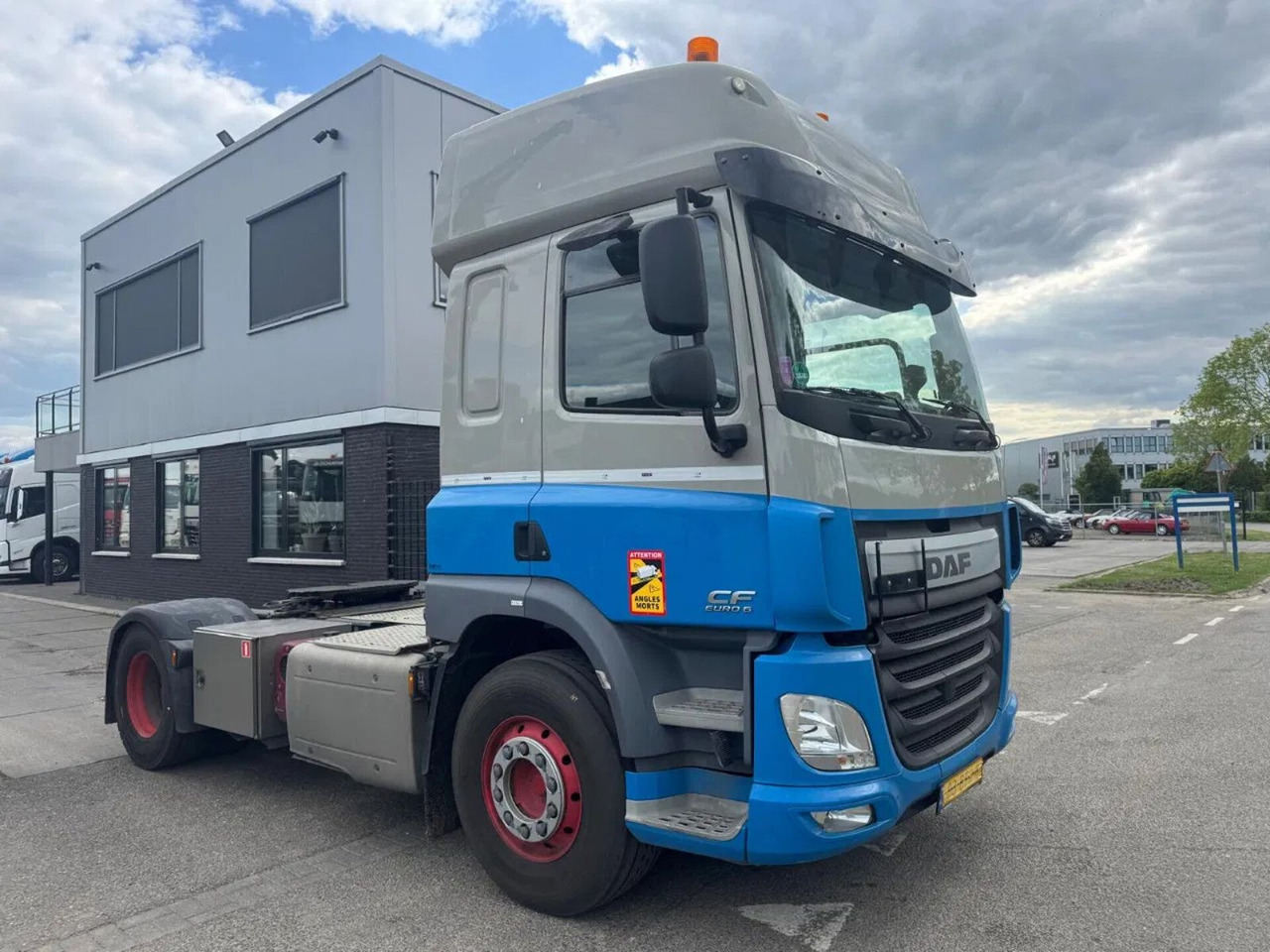 DAF CF 440 4X2 - EURO 6 + TÜV 12-2025 - Tracteur routier: photos 3 DAF CF 440 4X2 - EURO 6 + TÜV 12-2025 - Tracteur routier: photos 3