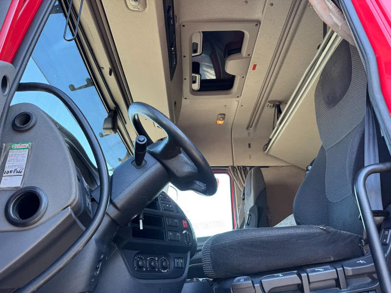 Tracteur routier DAF XF 440 4X2 EURO 6 SKIRTS 2017: photos 11 Tracteur routier DAF XF 440 4X2 EURO 6 SKIRTS 2017: photos 11