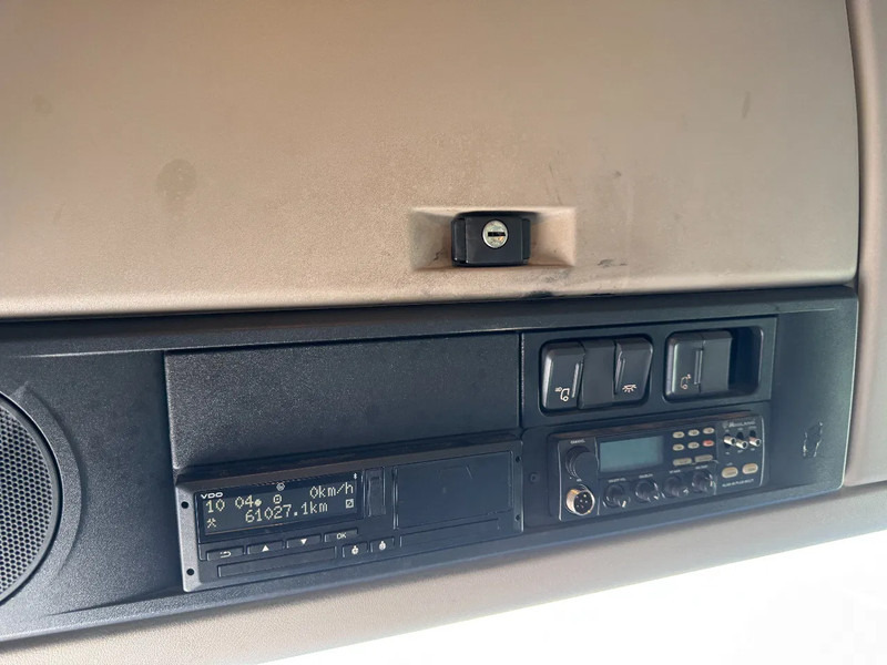 Tracteur routier DAF XF 440 4X2 EURO 6 SKIRTS 2017: photos 16 Tracteur routier DAF XF 440 4X2 EURO 6 SKIRTS 2017: photos 16