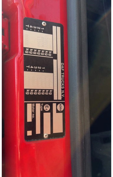 Tracteur routier DAF XF 440 4X2 EURO 6 SKIRTS 2017: photos 17 Tracteur routier DAF XF 440 4X2 EURO 6 SKIRTS 2017: photos 17