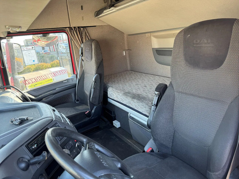 Tracteur routier DAF XF 440 4X2 EURO 6 SKIRTS 2017: photos 12 Tracteur routier DAF XF 440 4X2 EURO 6 SKIRTS 2017: photos 12