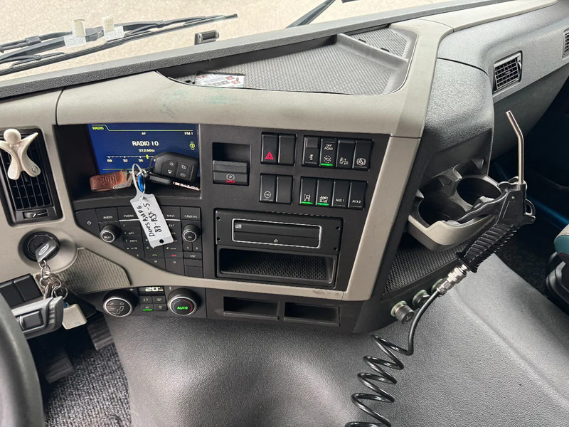 Tracteur routier Volvo FM 370 4X2 SPOILERS EURO 6 SKIRTS HOLLAND TRUCK: photos 11