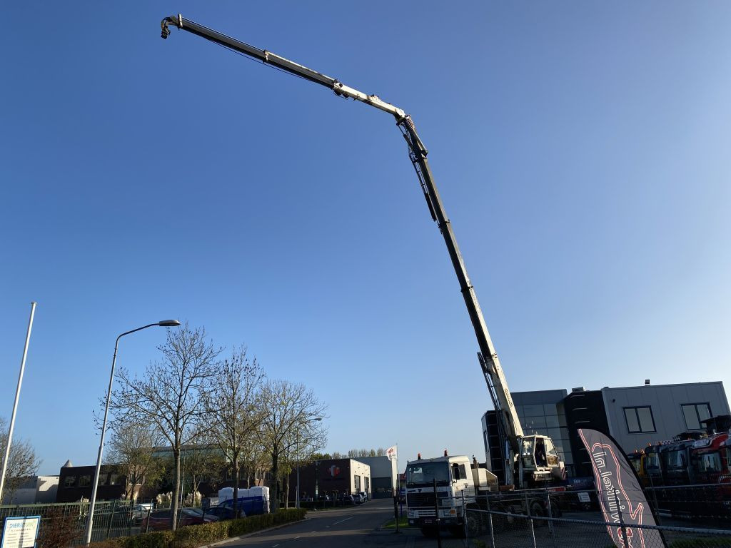 Volvo F 12 8X4 + CORMACH 87000 CRANE - 8.642 HOURS - Camion grue: photos 2 Volvo F 12 8X4 + CORMACH 87000 CRANE - 8.642 HOURS - Camion grue: photos 2