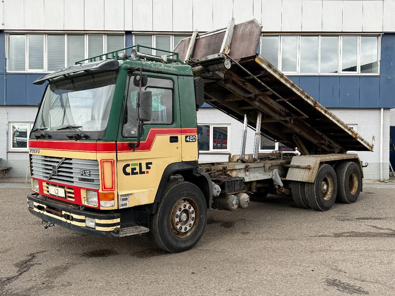 Volvo FL 12.420 6X2 MANUAL GEAR / FULL STEEL SUSP. / 10 TYRES / HUB REDUCT. + CABLELIFT TIPPER + CONTAINER FLATBED - Camion - système de câble: photos 1 Volvo FL 12.420 6X2 MANUAL GEAR / FULL STEEL SUSP. / 10 TYRES / HUB REDUCT. + CABLELIFT TIPPER + CONTAINER FLATBED - Camion - système de câble: photos 1
