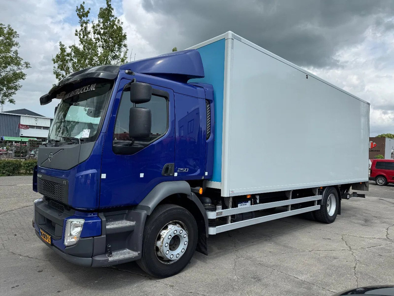 Volvo FL 250 4X2 - EURO 6 + DHOLLANDIA LIFT + TÜV 04-2 - Camion fourgon: photos 2 Volvo FL 250 4X2 - EURO 6 + DHOLLANDIA LIFT + TÜV 04-2 - Camion fourgon: photos 2