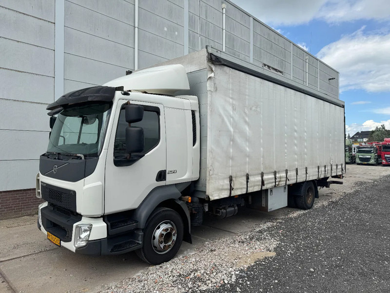 Camion à rideaux coulissants, Camion grue Volvo FL 250 4X2 EURO 6 + FASSI MICRO M25A.12: photos 11 Camion à rideaux coulissants, Camion grue Volvo FL 250 4X2 EURO 6 + FASSI MICRO M25A.12: photos 11