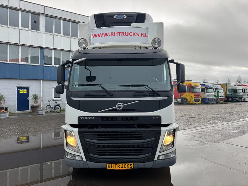 Volvo FM 330 6X2 EURO 6 CARRIER SUPRA ZEPRO LOAD LIFT - Camion frigorifique: photos 2 Volvo FM 330 6X2 EURO 6 CARRIER SUPRA ZEPRO LOAD LIFT - Camion frigorifique: photos 2