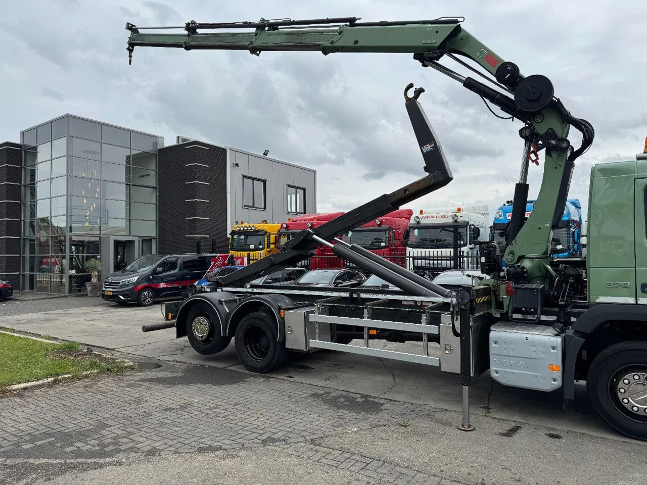 Volvo FM 370 6X2 VDL 21T HOOK + HIAB 211 + REMOTE CONT - Camion ampliroll, Camion grue: photos 4 Volvo FM 370 6X2 VDL 21T HOOK + HIAB 211 + REMOTE CONT - Camion ampliroll, Camion grue: photos 4