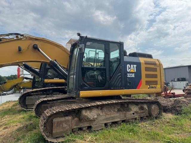 CAT 323 E - Pelle sur chenille: photos 1 CAT 323 E - Pelle sur chenille: photos 1