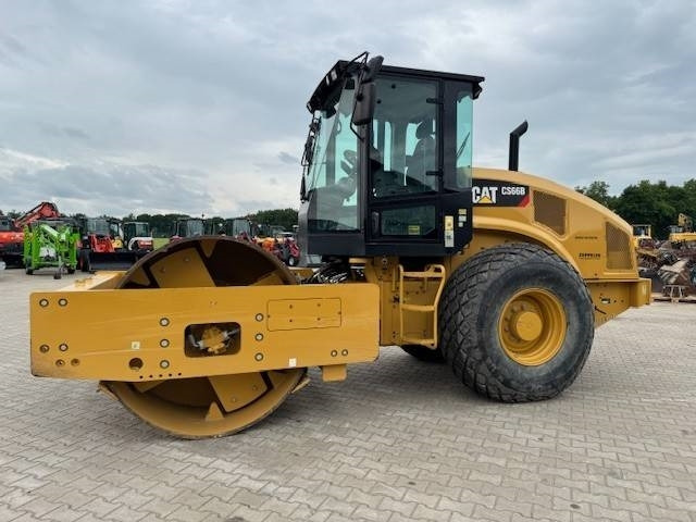 CAT CS 66 B - Compacteur à pieds de mouton/ Monocylindre: photos 2 CAT CS 66 B - Compacteur à pieds de mouton/ Monocylindre: photos 2