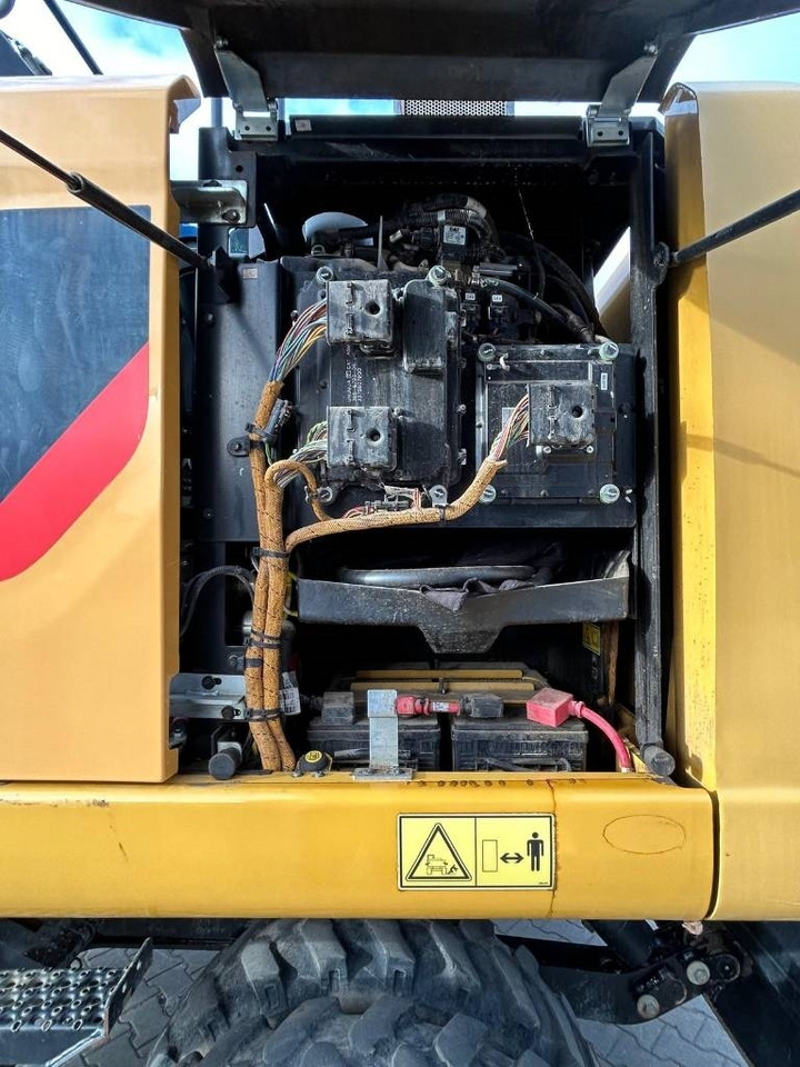 CAT M 318 F - Pelle sur pneus: photos 4 CAT M 318 F - Pelle sur pneus: photos 4