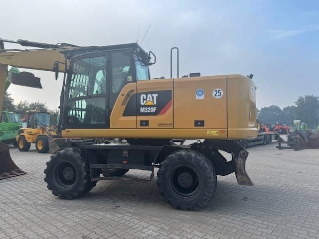 CAT M 320 F  - Pelle sur pneus: photos 3 CAT M 320 F  - Pelle sur pneus: photos 3