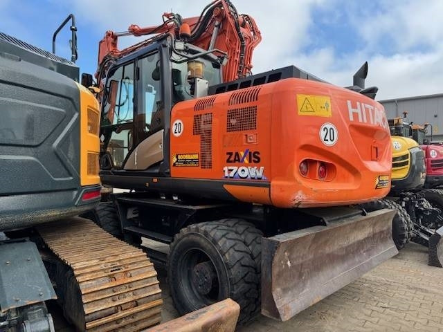 Hitachi ZX 170 W  - Pelle sur pneus: photos 3 Hitachi ZX 170 W  - Pelle sur pneus: photos 3