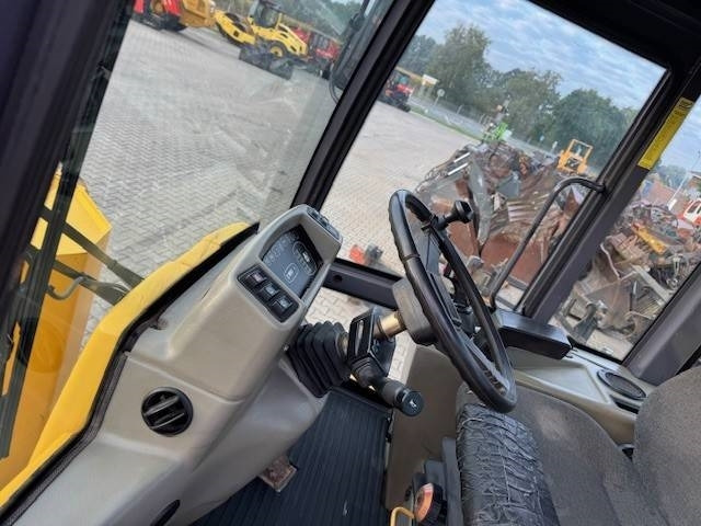 Chargeuse sur pneus Komatsu WA 65-3: photos 9