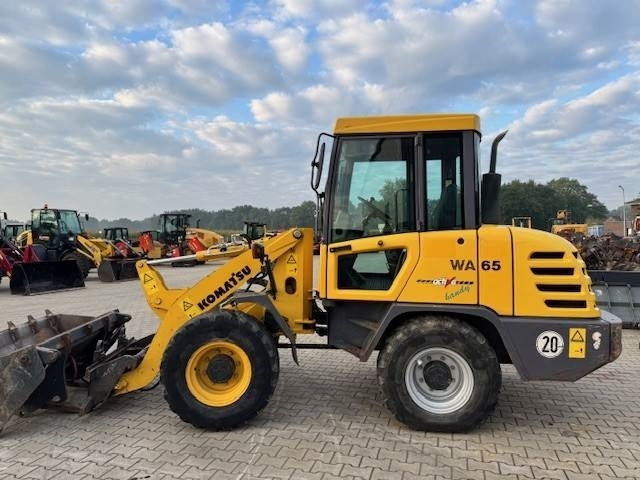 Komatsu WA 65-3 - Chargeuse sur pneus: photos 2 Komatsu WA 65-3 - Chargeuse sur pneus: photos 2