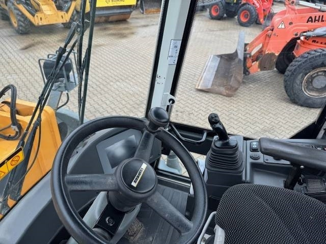 Chargeuse sur pneus LIEBHERR L 514: photos 10