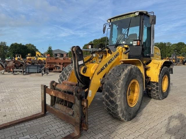 New Holland W 110 B W 110 B - Chargeuse sur pneus: photos 3 New Holland W 110 B W 110 B - Chargeuse sur pneus: photos 3