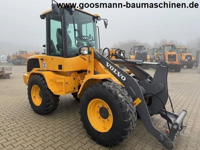 Volvo L 30 G - Chargeuse sur pneus: photos 1 Volvo L 30 G - Chargeuse sur pneus: photos 1