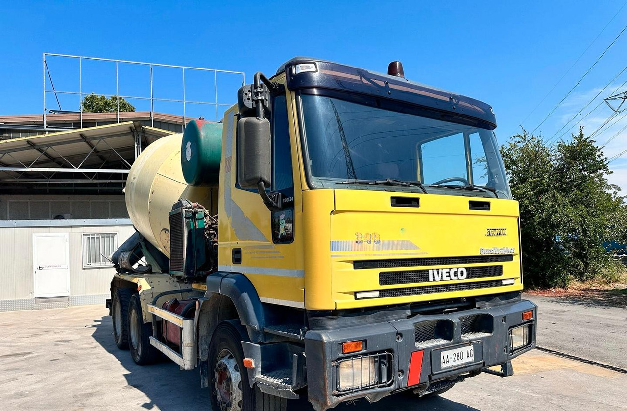 Autobetoniera Iveco 3 assi - Camion malaxeur: photos 1 Autobetoniera Iveco 3 assi - Camion malaxeur: photos 1