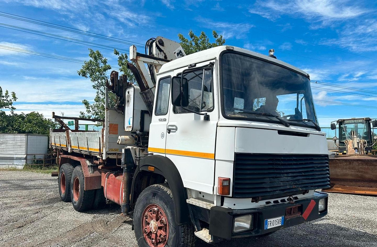 Iveco 330 26 con gru - Camion plateau, Camion grue: photos 1 Iveco 330 26 con gru - Camion plateau, Camion grue: photos 1