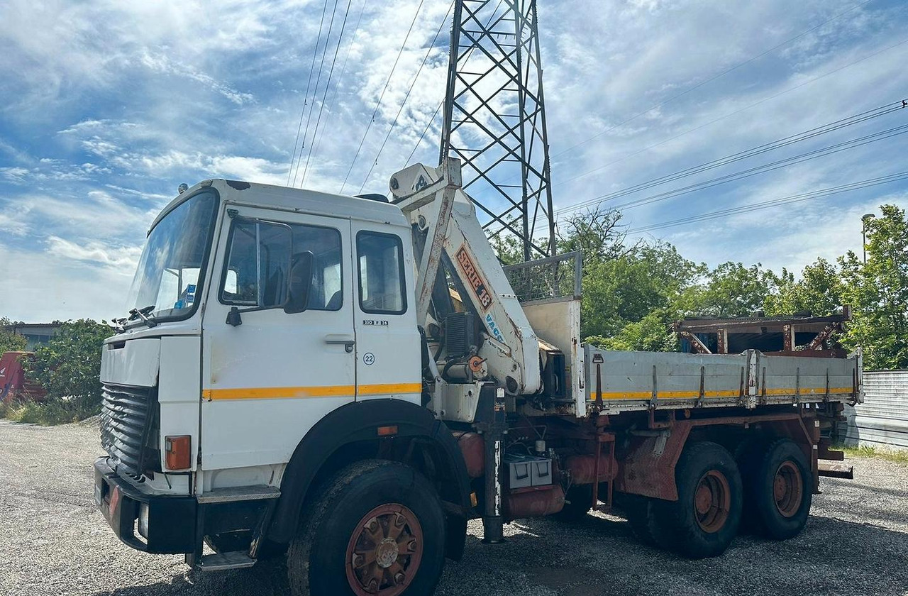 Iveco 330 26 con gru - Camion plateau, Camion grue: photos 2 Iveco 330 26 con gru - Camion plateau, Camion grue: photos 2