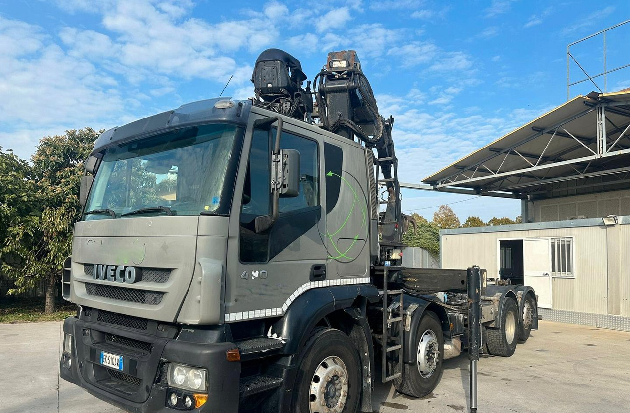 Motrice Iveco scarrabile con gru caricante - Camion ampliroll, Camion grue: photos 1 Motrice Iveco scarrabile con gru caricante - Camion ampliroll, Camion grue: photos 1