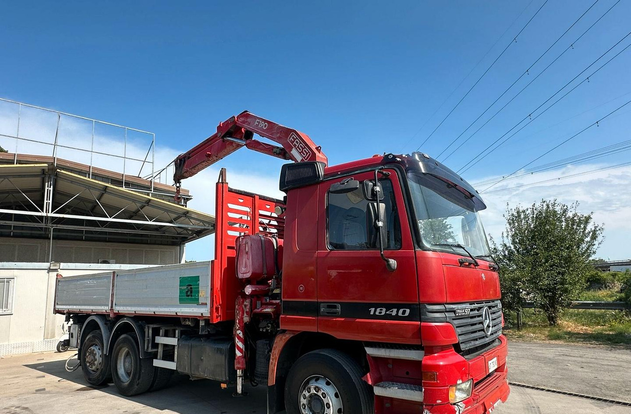 Motrice Mercedes con la gru Palfinger - Camion plateau, Camion grue: photos 4 Motrice Mercedes con la gru Palfinger - Camion plateau, Camion grue: photos 4