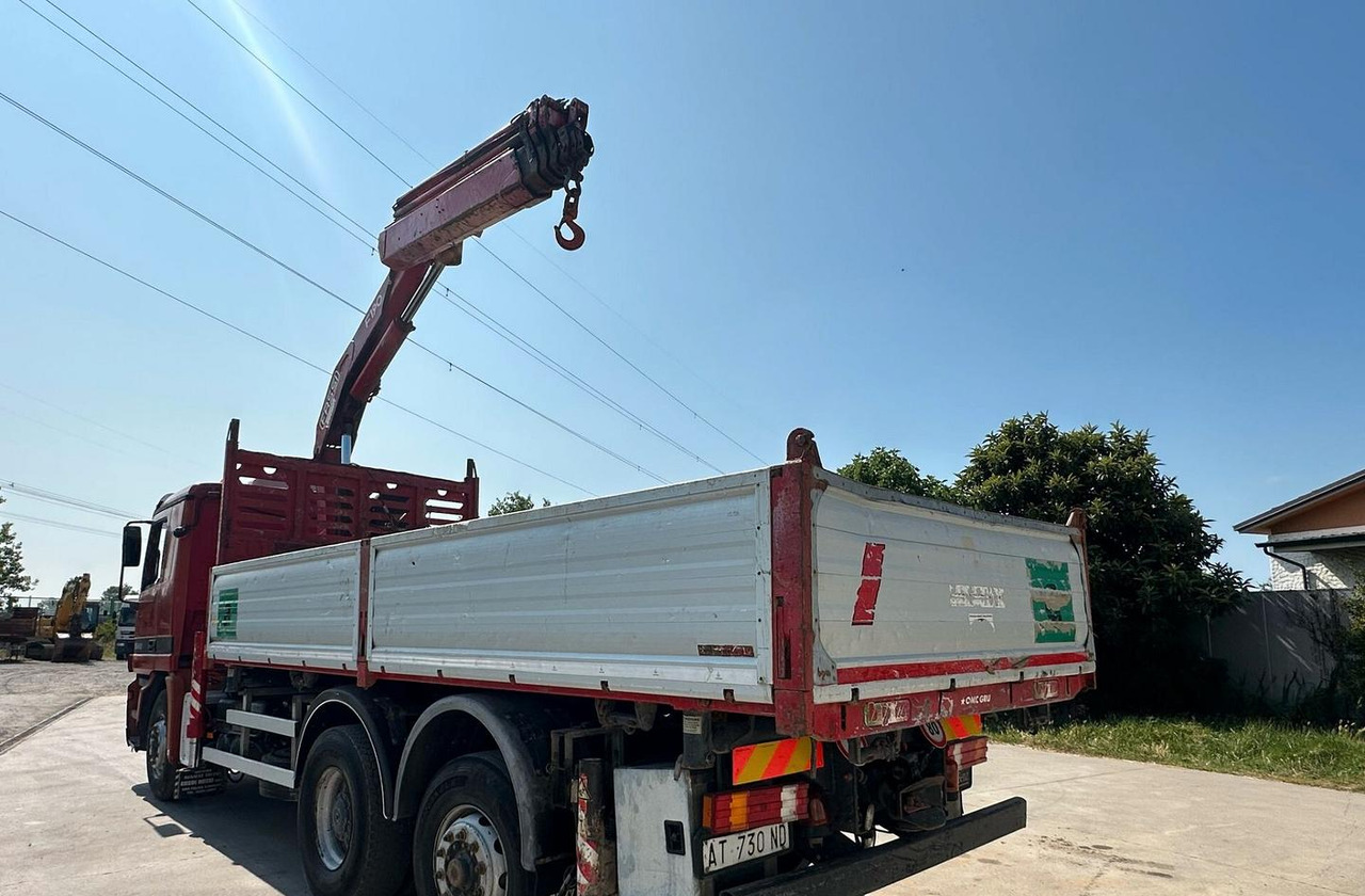 Motrice Mercedes con la gru Palfinger - Camion plateau, Camion grue: photos 3 Motrice Mercedes con la gru Palfinger - Camion plateau, Camion grue: photos 3