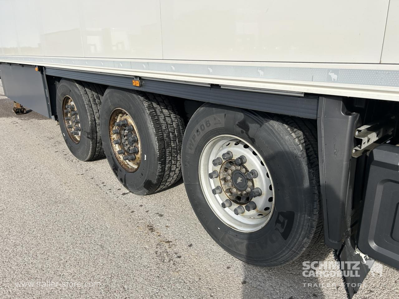 SCHMITZ Reefer Multitemp Double deck Taillift - Semi-remorque isothermique: photos 5 SCHMITZ Reefer Multitemp Double deck Taillift - Semi-remorque isothermique: photos 5