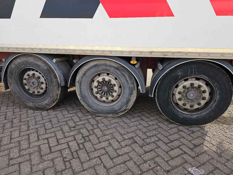 Semi-remorque fourgon Fruehauf 2000KG DHollandia - Lifting axle - sliding door: photos 17
