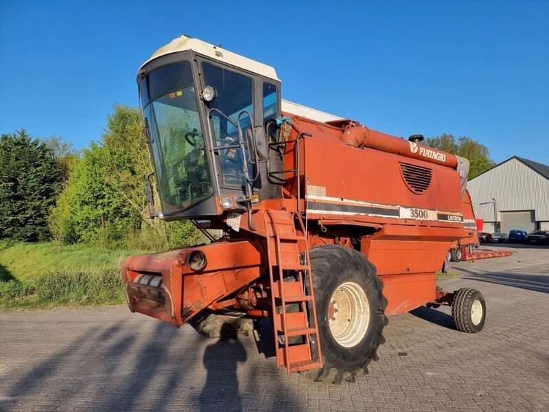 Laverda 3500 - Moissonneuse-batteuse: photos 1 Laverda 3500 - Moissonneuse-batteuse: photos 1