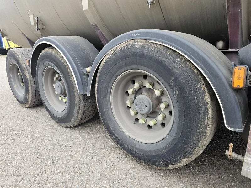 Semi-remorque citerne Magyar RVS - INOX - 38.5 M3- 7 Comp.: photos 9 Semi-remorque citerne Magyar RVS - INOX - 38.5 M3- 7 Comp.: photos 9
