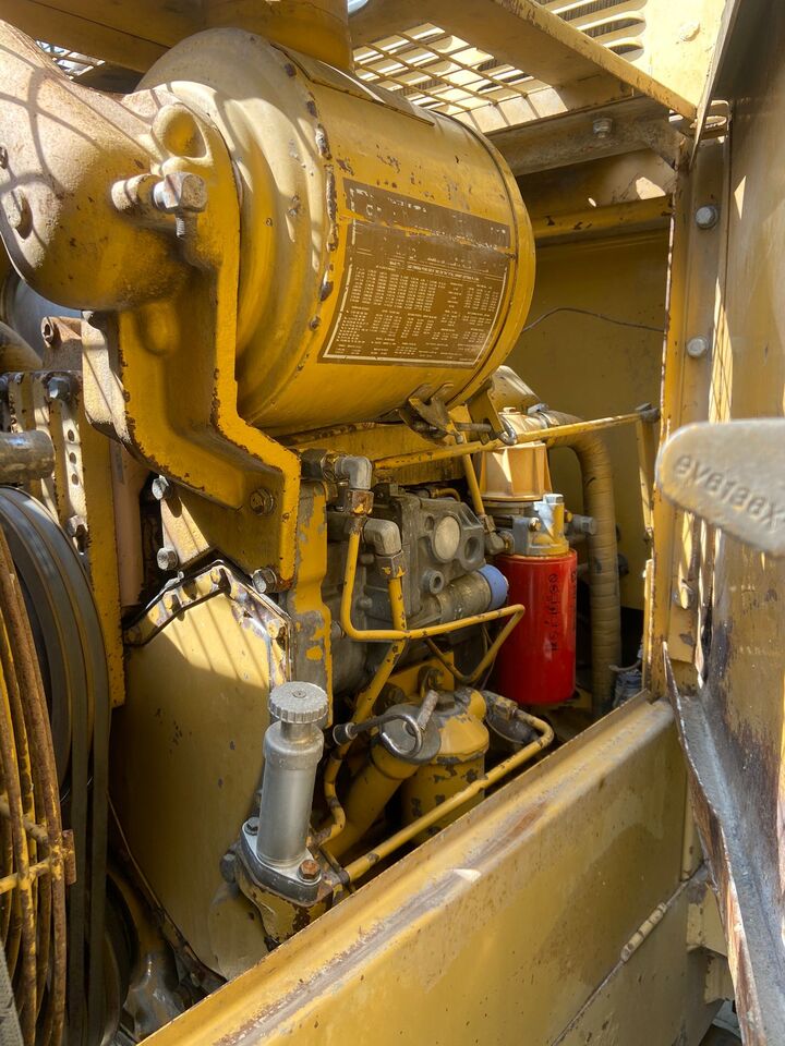 Chargeuse sur pneus CATERPILLAR IT 12 B: photos 8