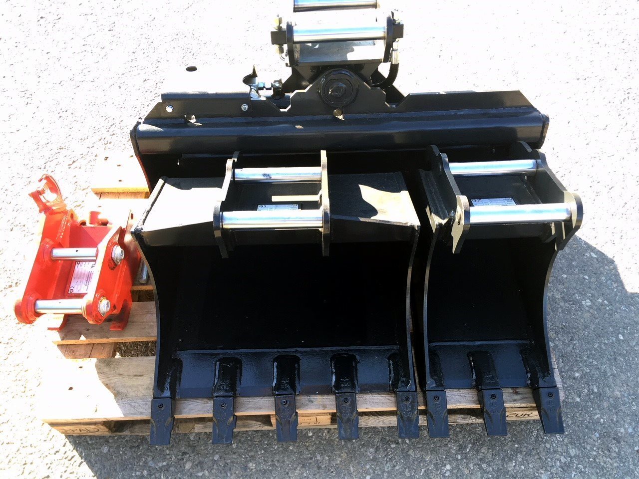 Geel-Martin Package of buckets - Godet pour Mini pelle: photos 1 Geel-Martin Package of buckets - Godet pour Mini pelle: photos 1